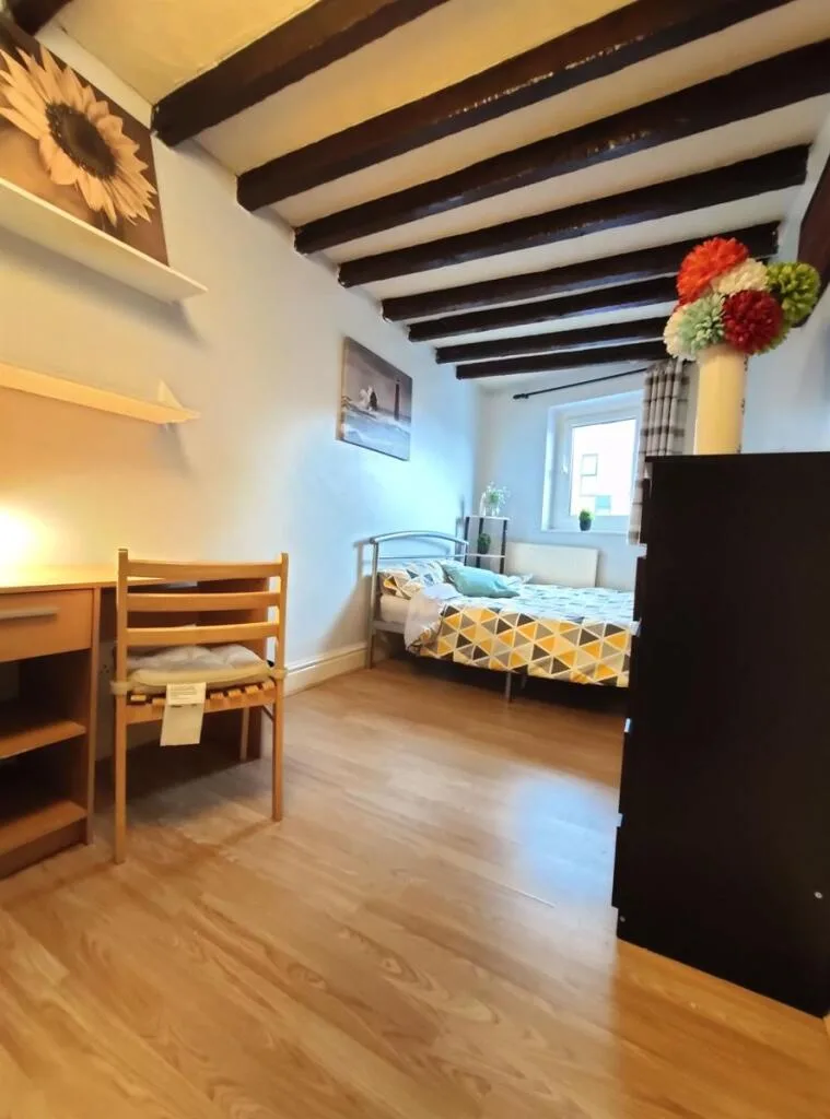 6 bedroom flat for rent
