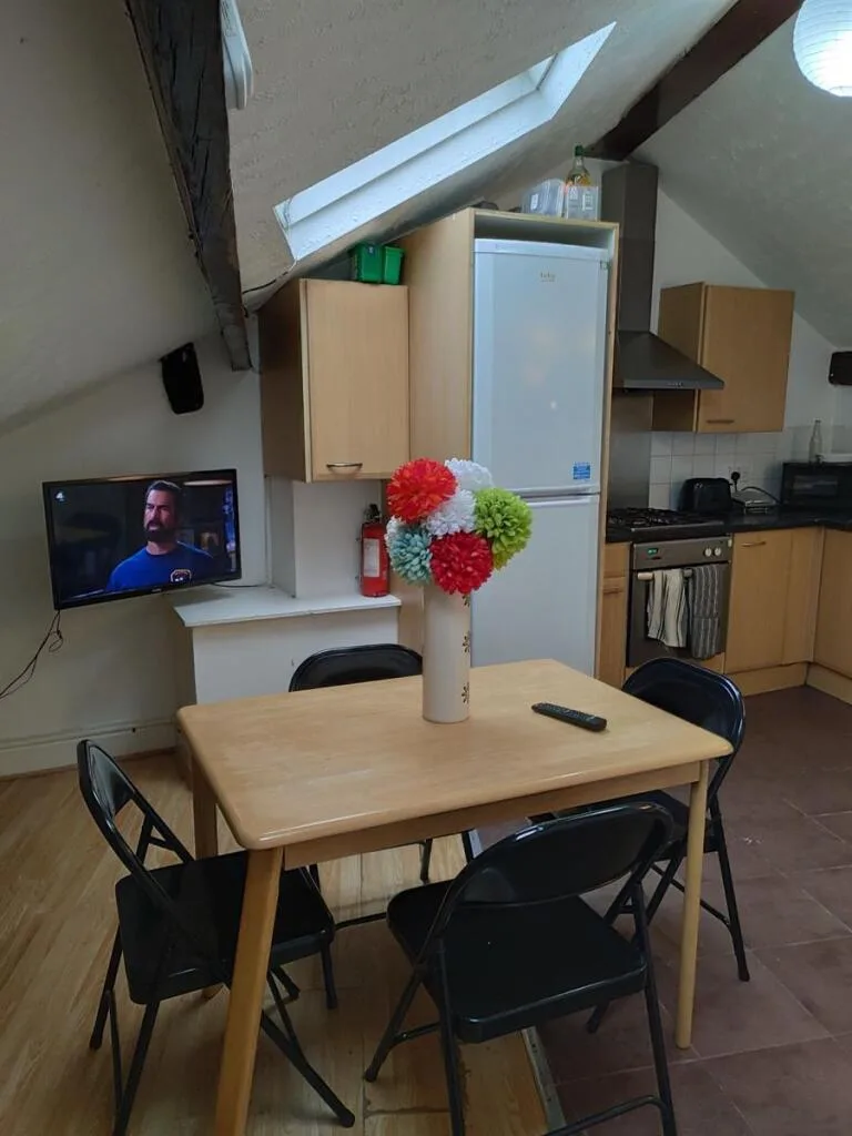 6 bedroom flat for rent
