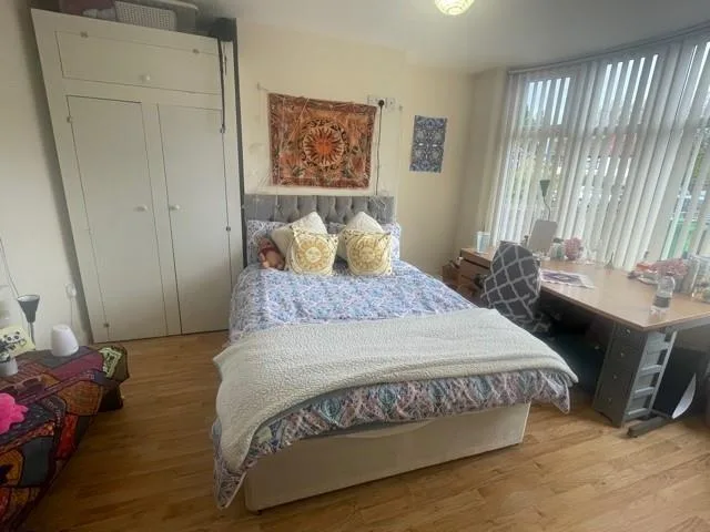 5 bedroom private hall for rent