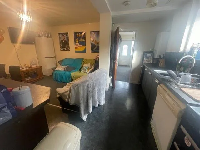 5 bedroom private hall for rent