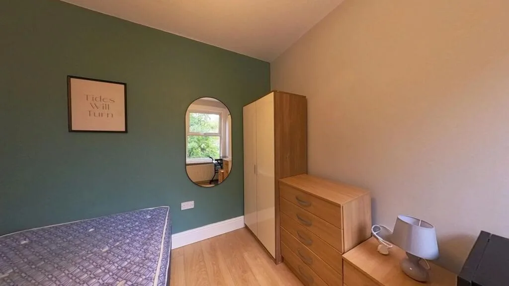 5 bedroom semi-detached house for rent