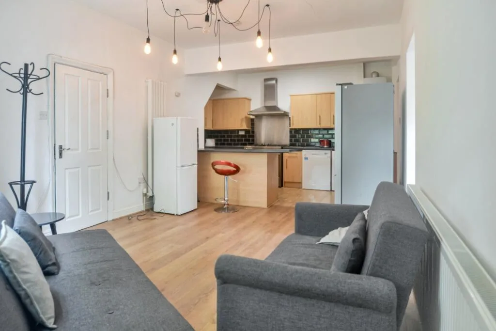 4 bedroom semi-detached house for rent