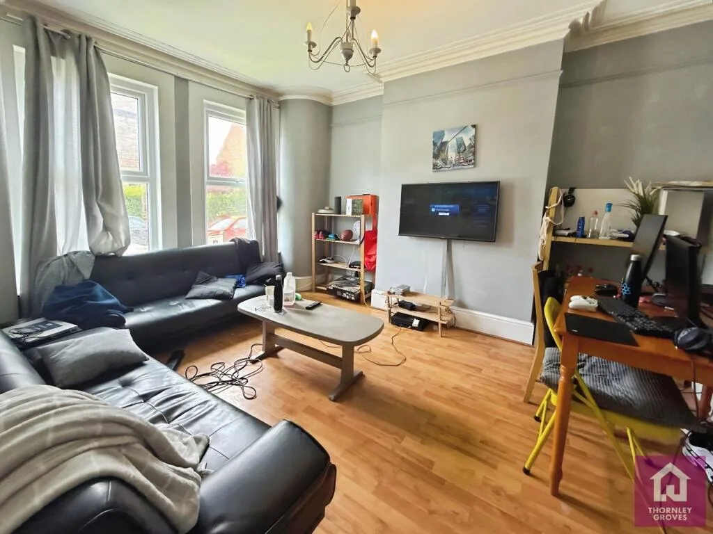5 bedroom terraced house for rent