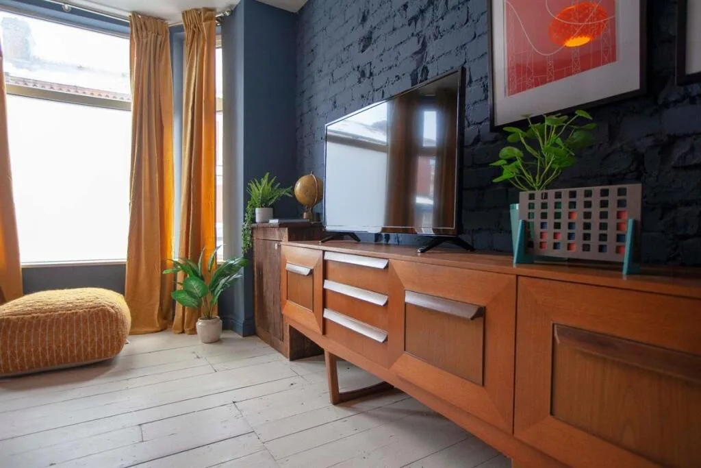 6 bedroom house for rent