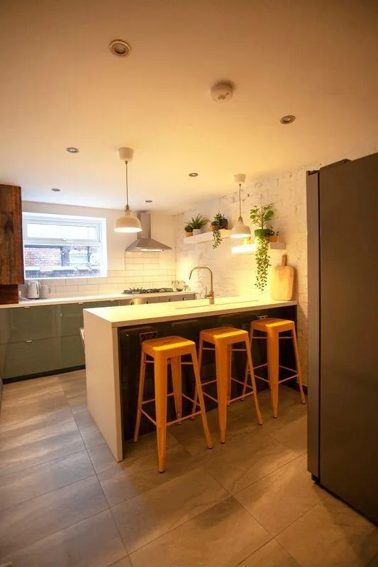 6 bedroom house for rent