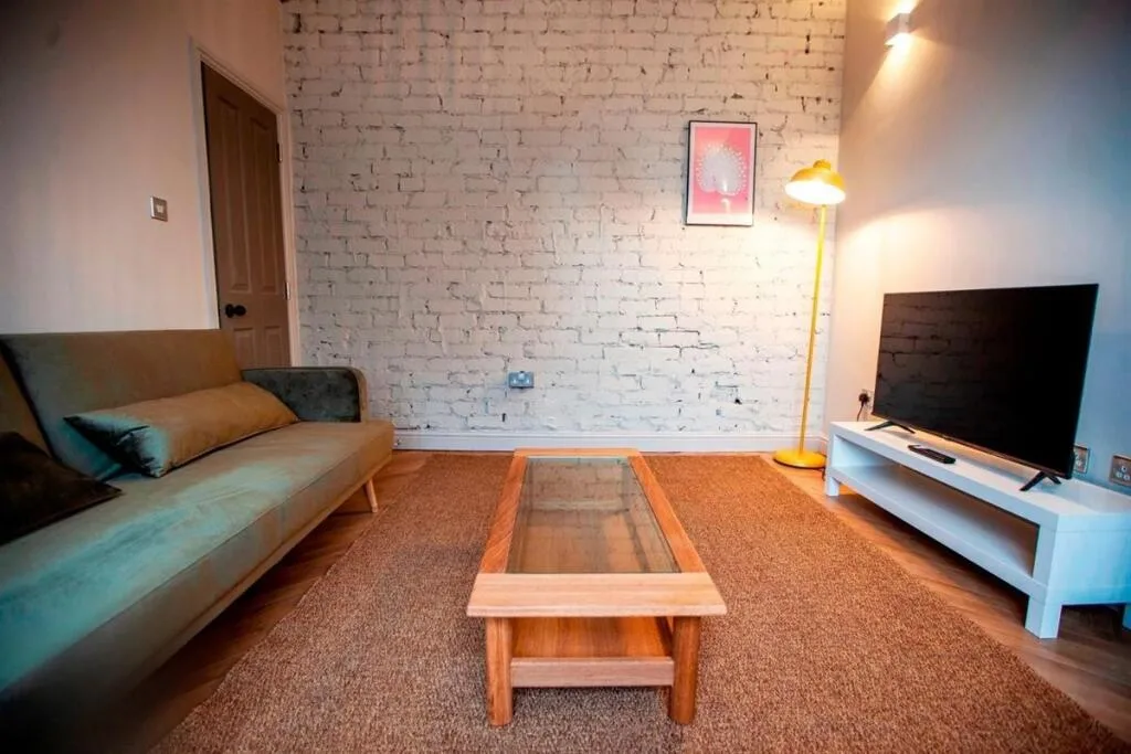 6 bedroom house for rent