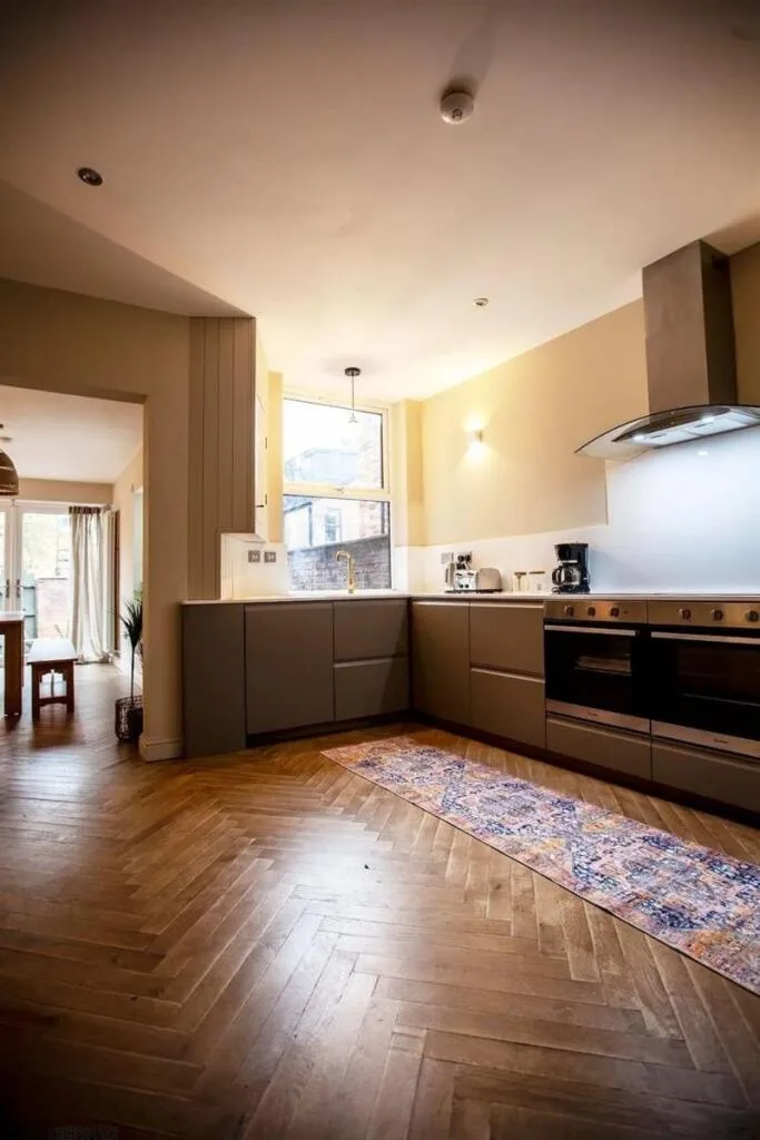 6 bedroom house for rent