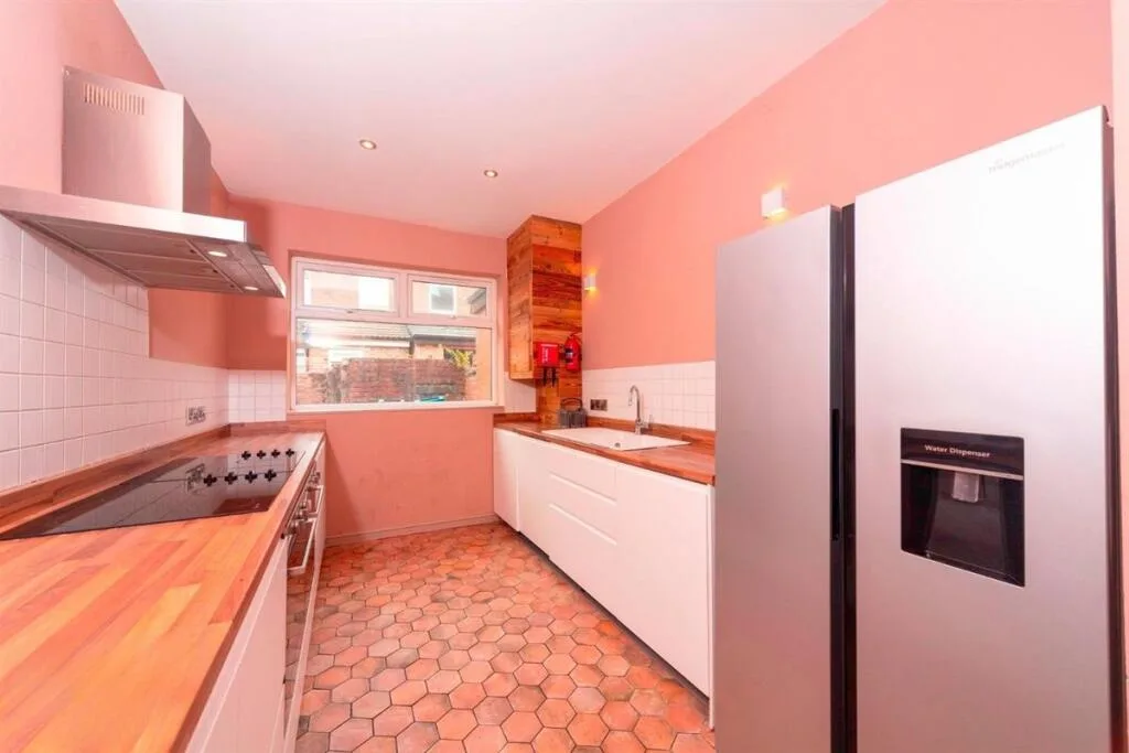 6 bedroom house for rent