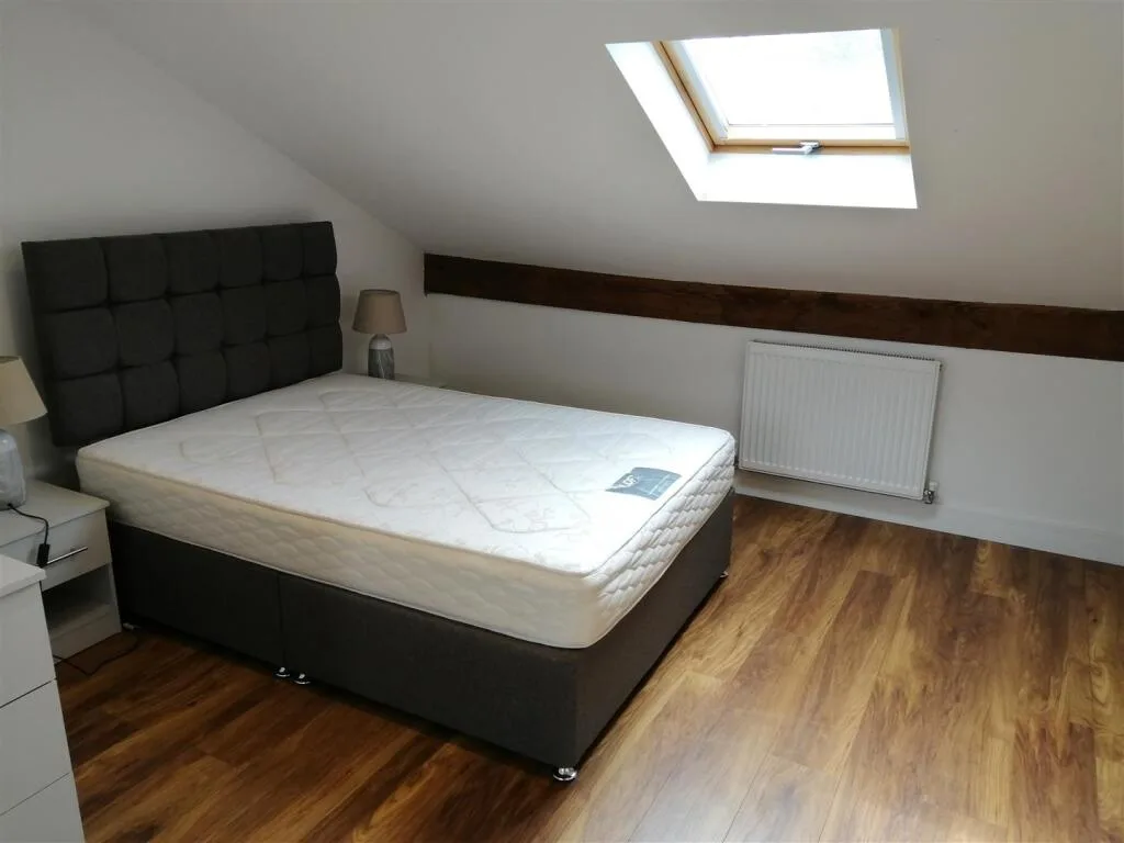 6 bedroom terraced house for rent