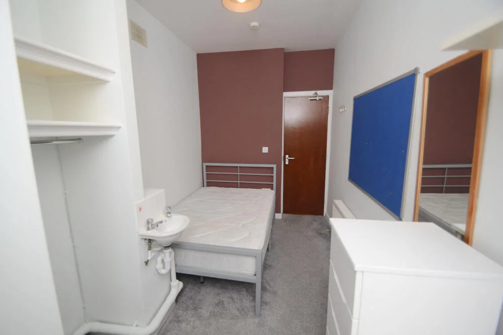 5 bedroom flat for rent