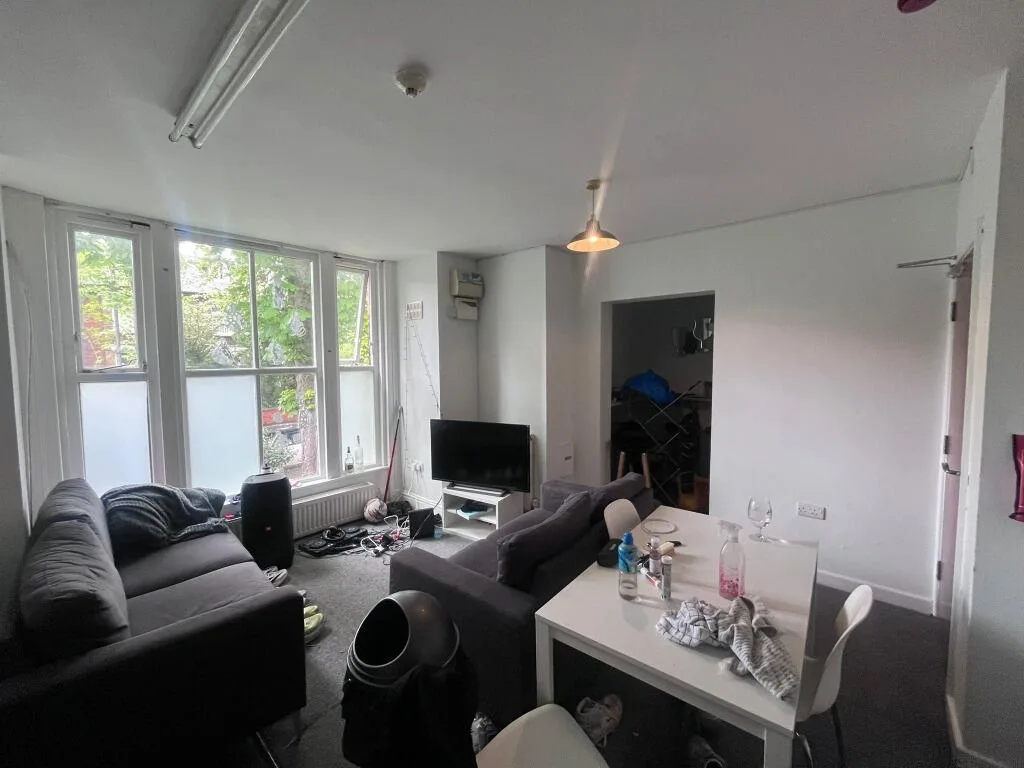 5 bedroom flat for rent