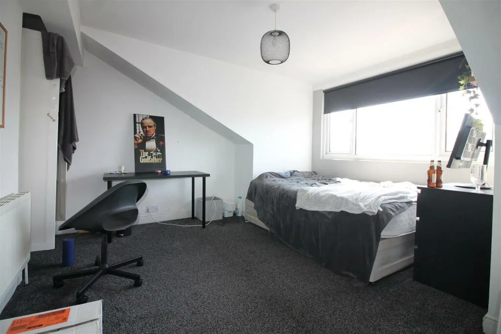 6 bedroom house for rent