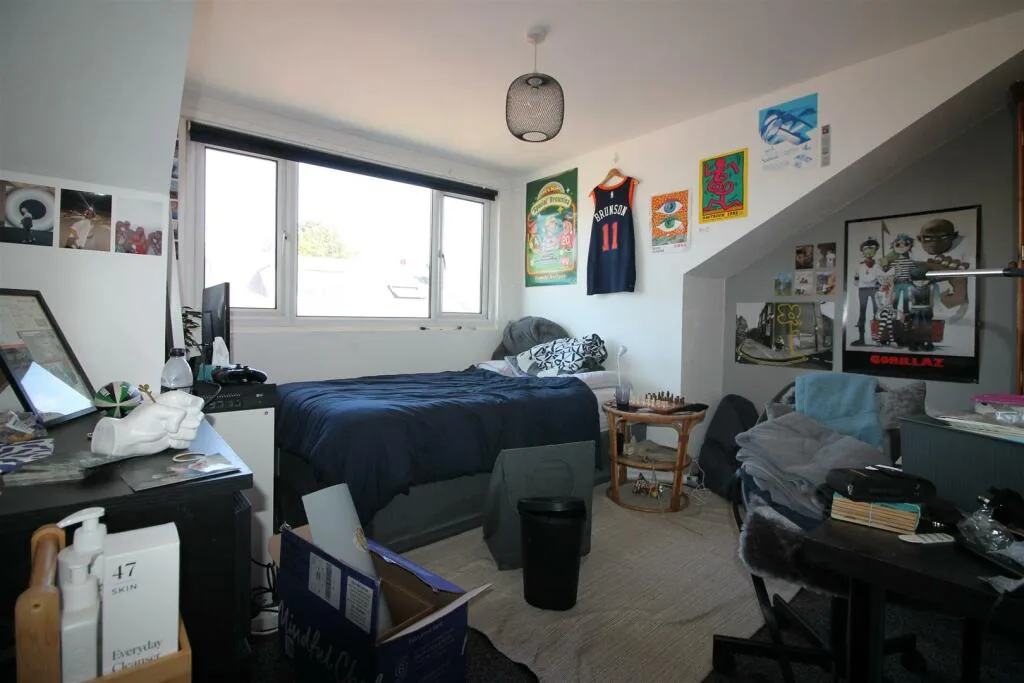 6 bedroom house for rent