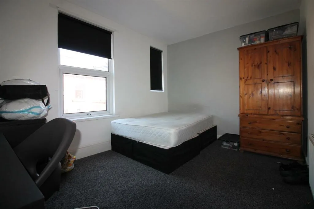6 bedroom house for rent