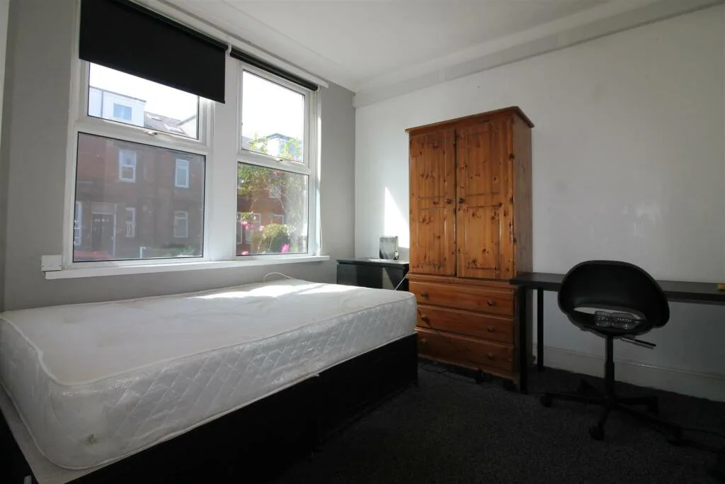 6 bedroom house for rent