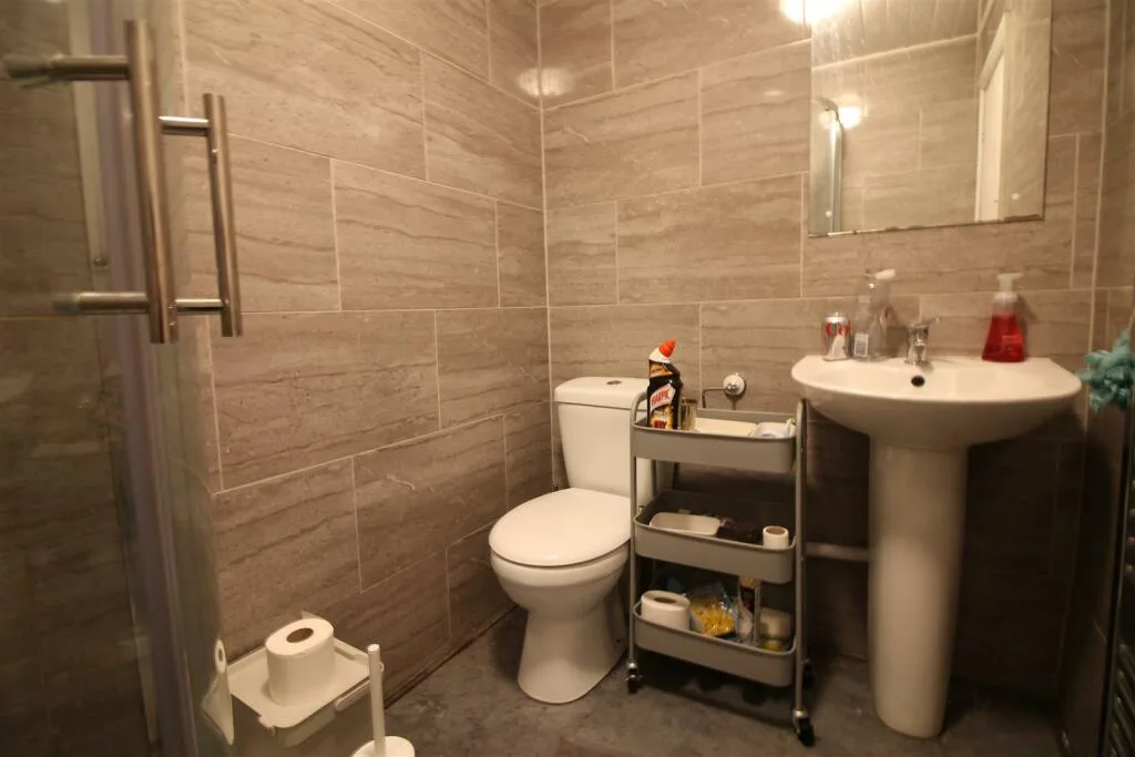 6 bedroom house for rent