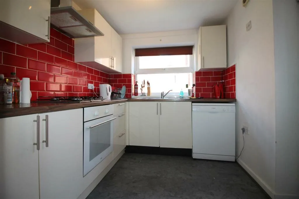 6 bedroom house for rent