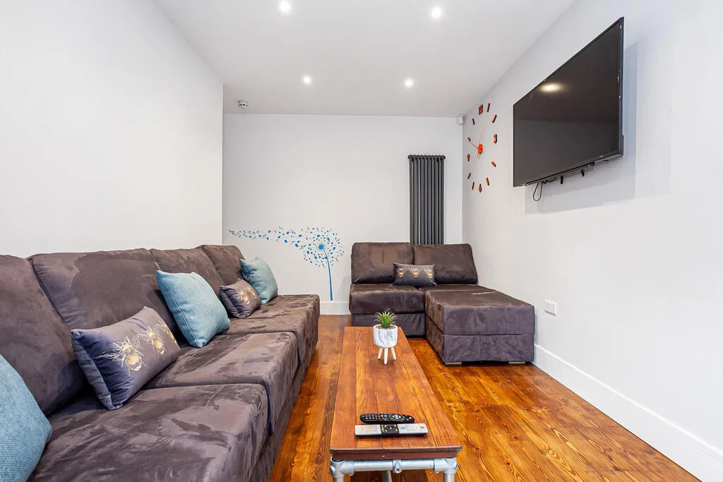 5 bedroom terraced house for rent