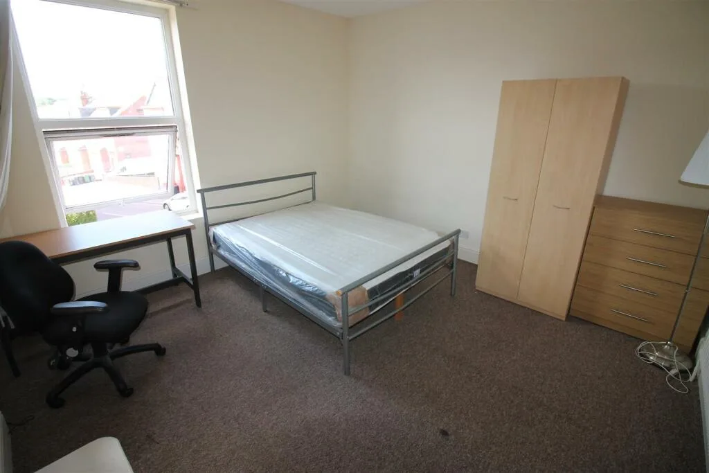 6 bedroom house for rent