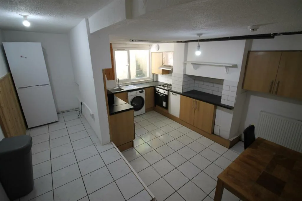 6 bedroom house for rent
