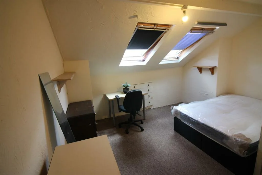 6 bedroom house for rent