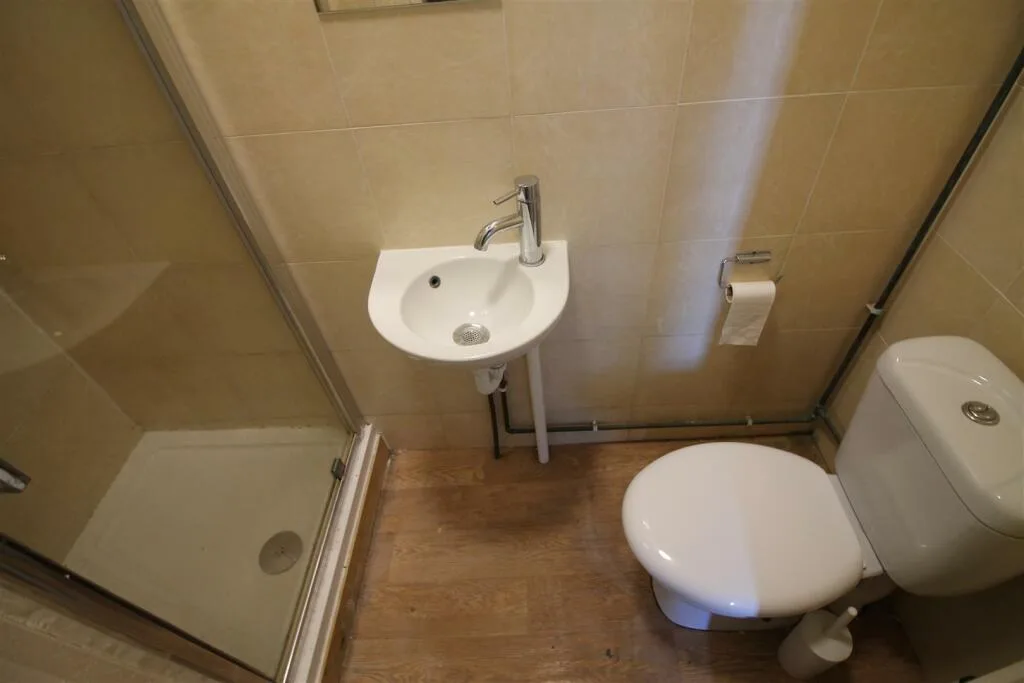 6 bedroom house for rent