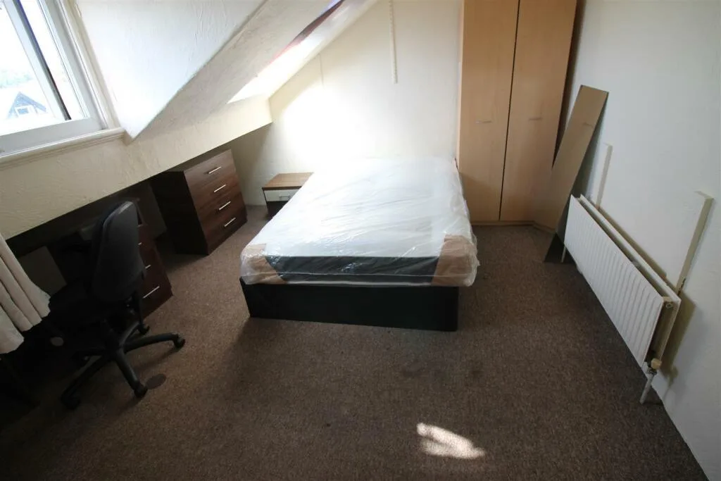 6 bedroom house for rent