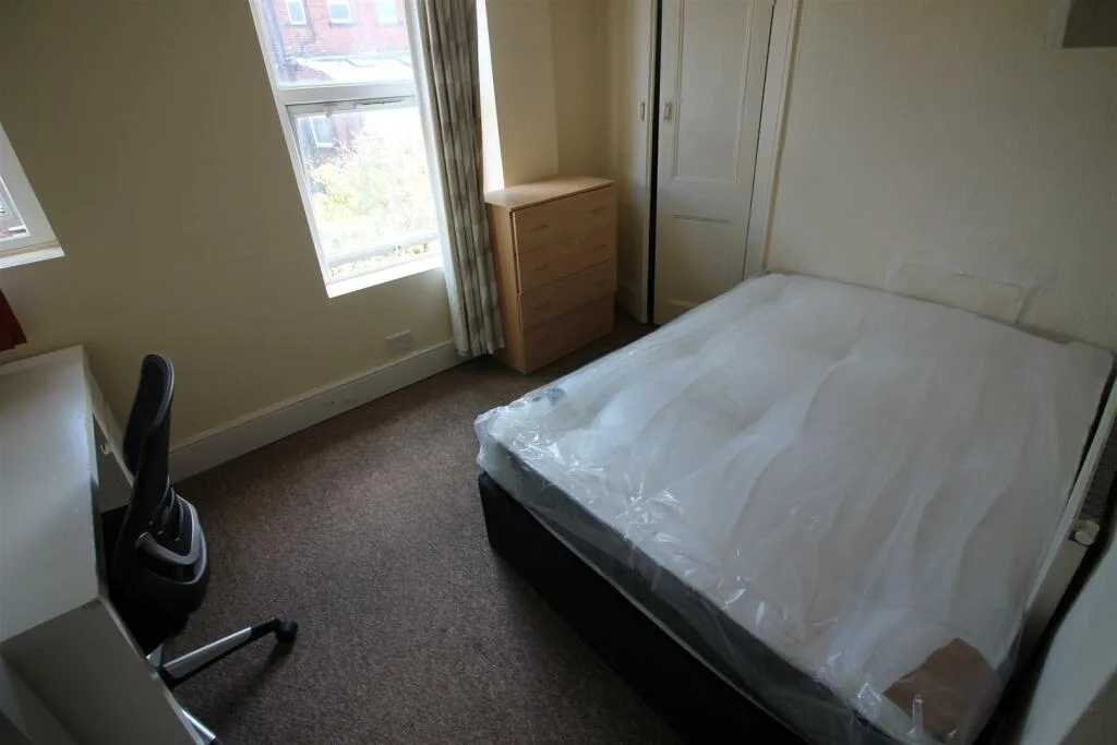 6 bedroom house for rent