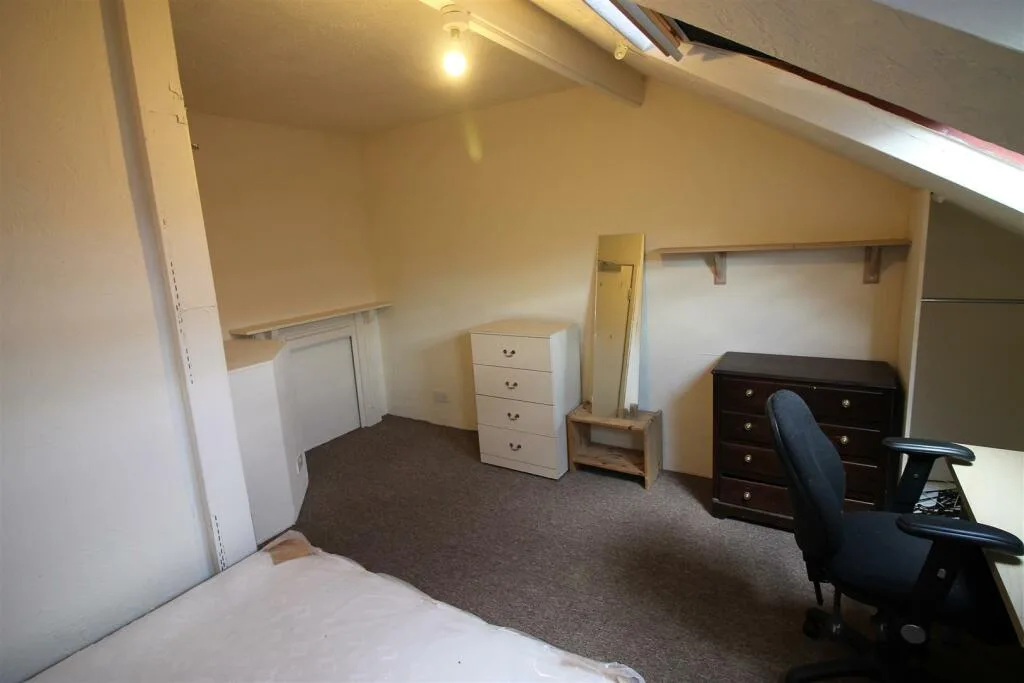 6 bedroom house for rent