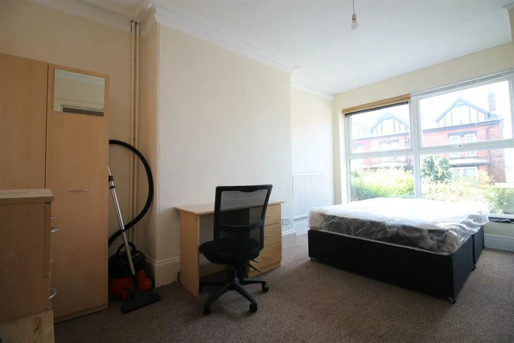 6 bedroom house for rent