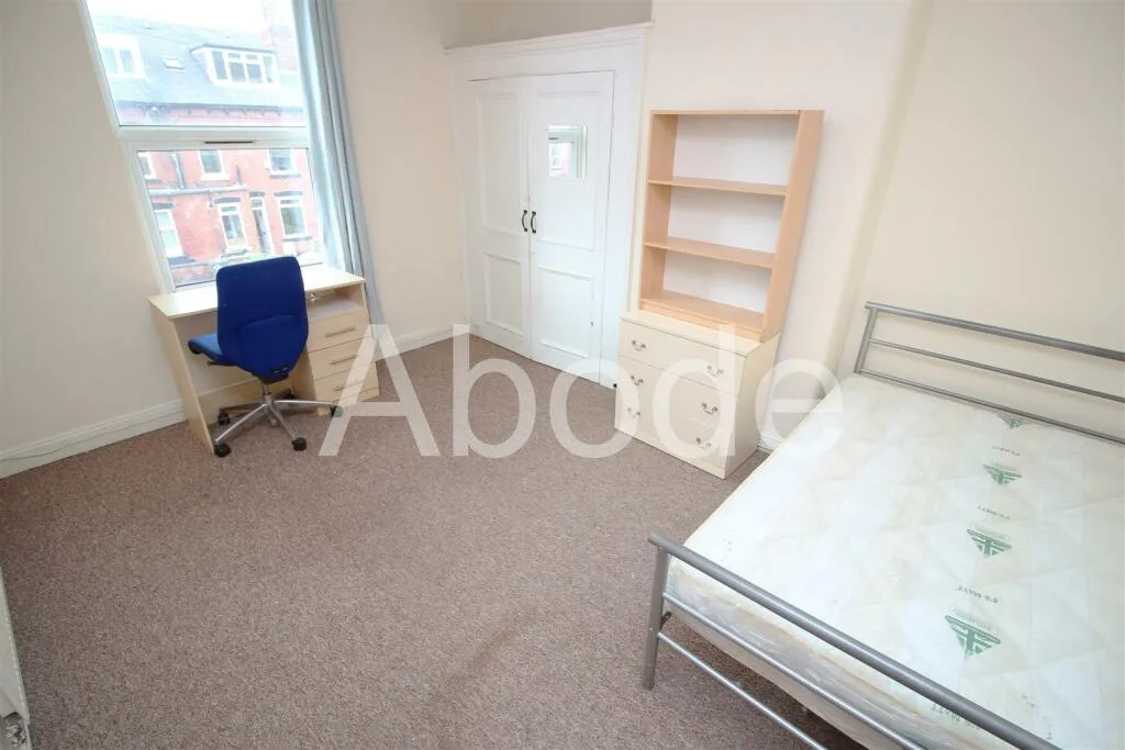6 bedroom house for rent