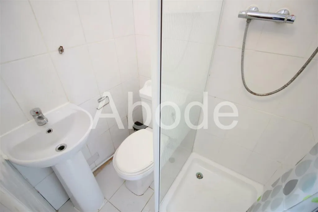 6 bedroom house for rent