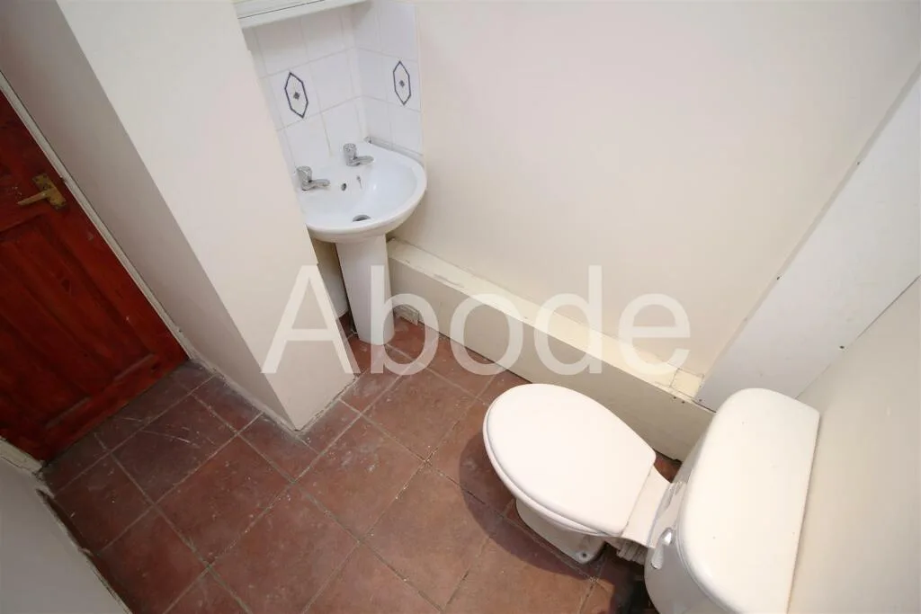 6 bedroom house for rent
