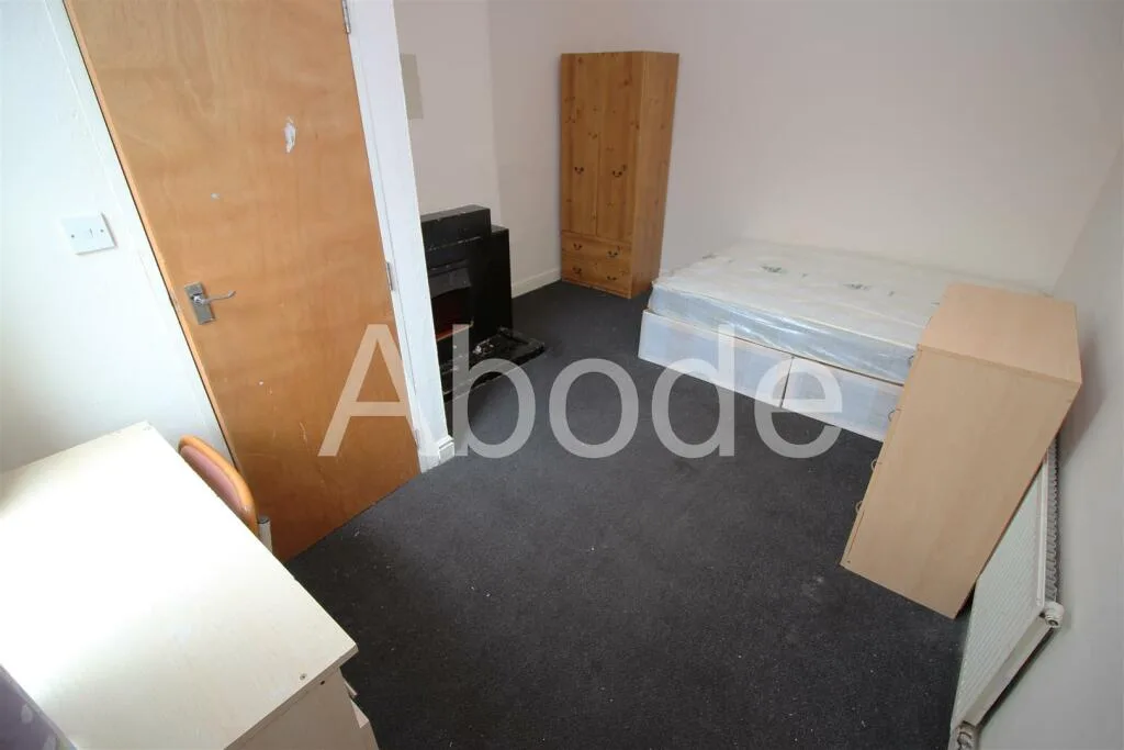 6 bedroom house for rent