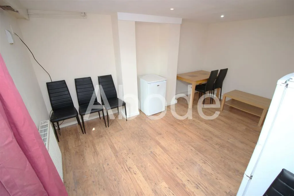 6 bedroom house for rent