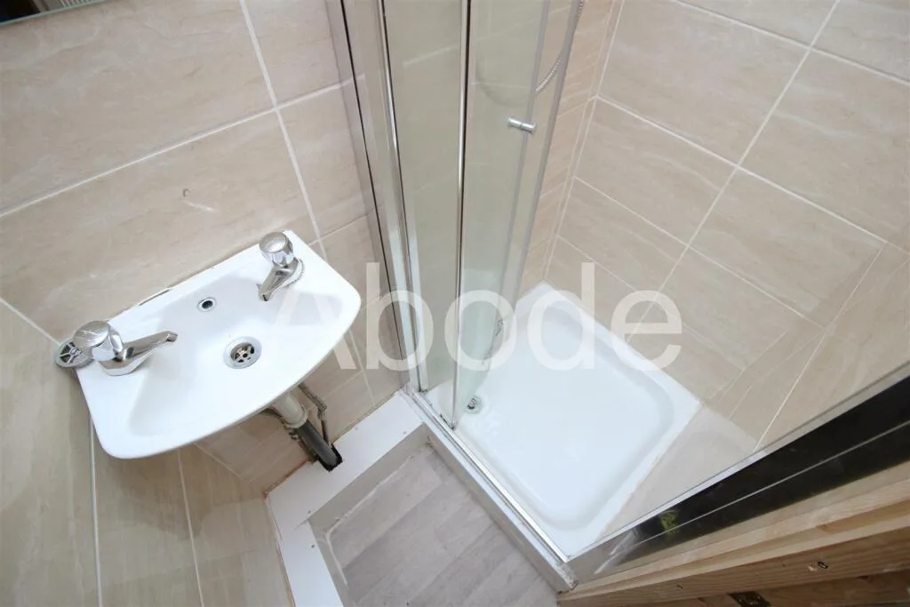 6 bedroom house for rent