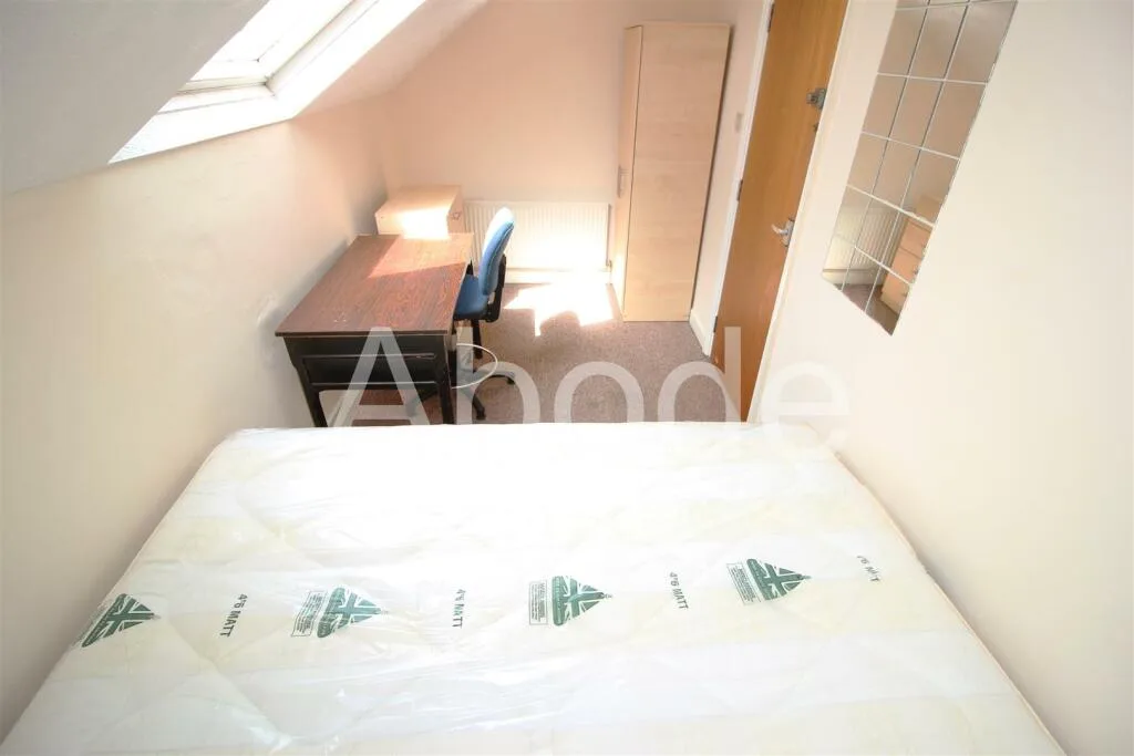 6 bedroom house for rent