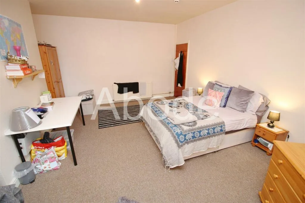 6 bedroom house for rent