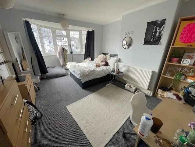 5 bedroom semi-detached house for rent