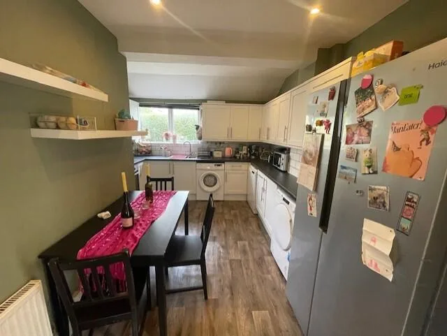 5 bedroom semi-detached house for rent