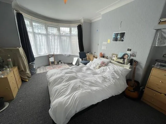 5 bedroom semi-detached house for rent