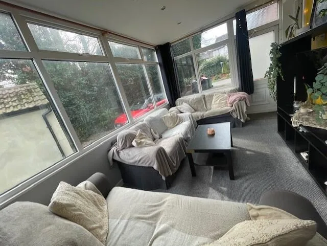 5 bedroom semi-detached house for rent