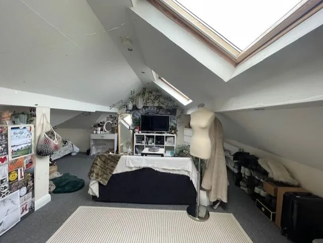 5 bedroom semi-detached house for rent