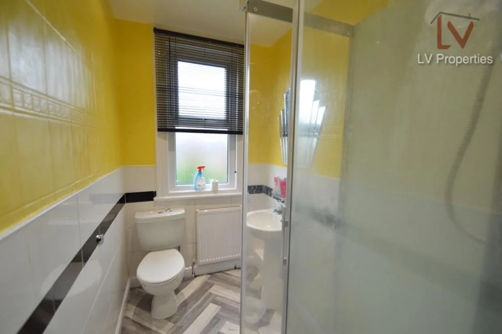 5 bedroom terraced house for rent