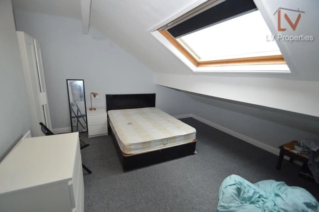 5 bedroom terraced house for rent