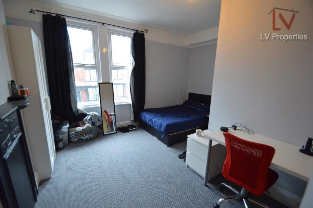 5 bedroom terraced house for rent