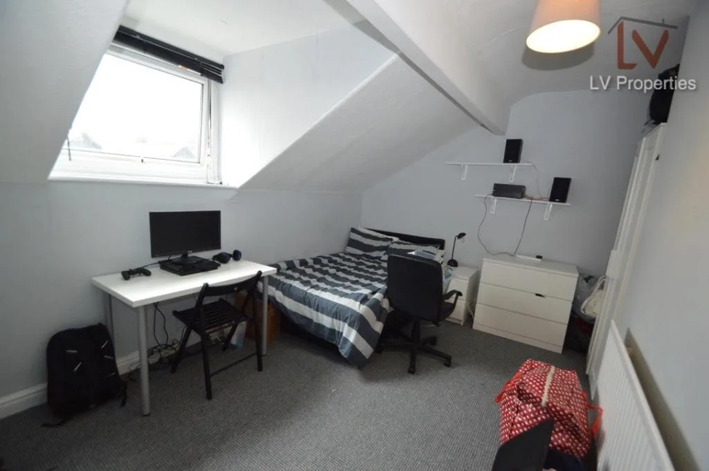 5 bedroom terraced house for rent