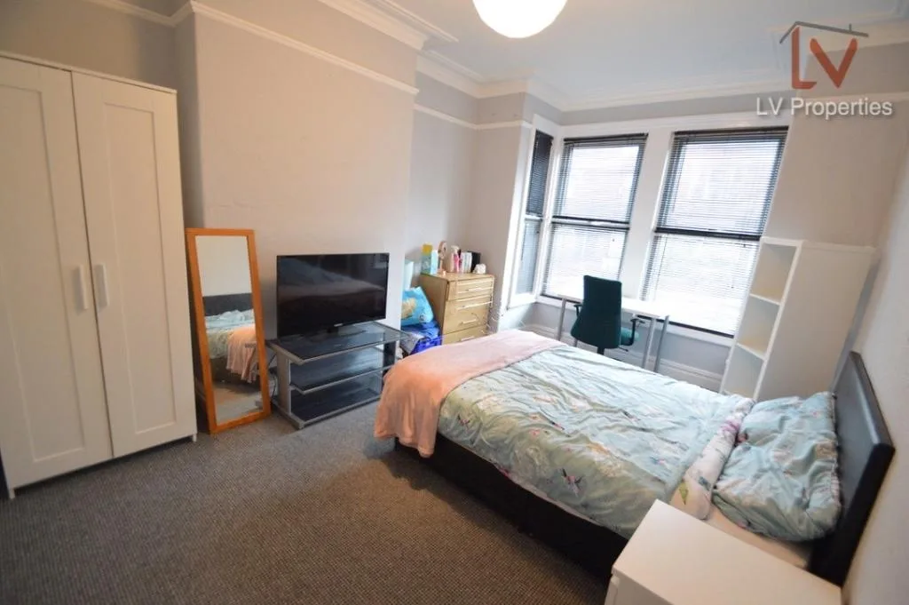 5 bedroom terraced house for rent
