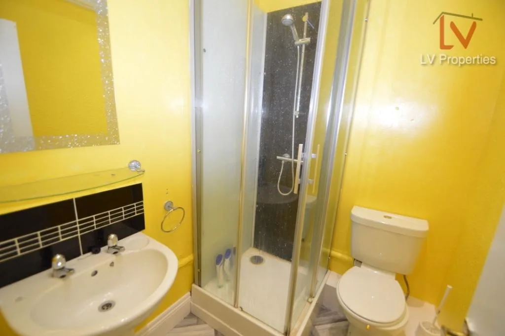 5 bedroom terraced house for rent