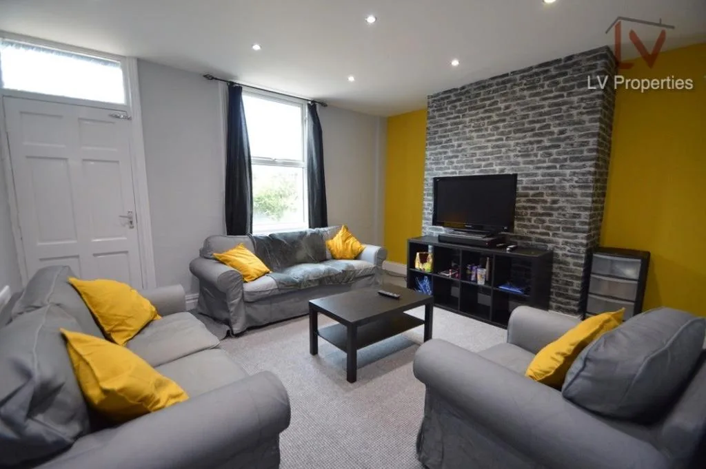5 bedroom terraced house for rent